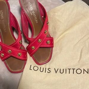 LOUIS VUITTON (PRE-OWNED)
Red Canvas And Gold Stud Wedge Sandals Size 9.5/40